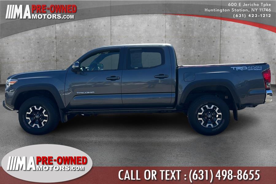 2017 Toyota Tacoma TRD Sport Double Cab 5'' Bed V photo
