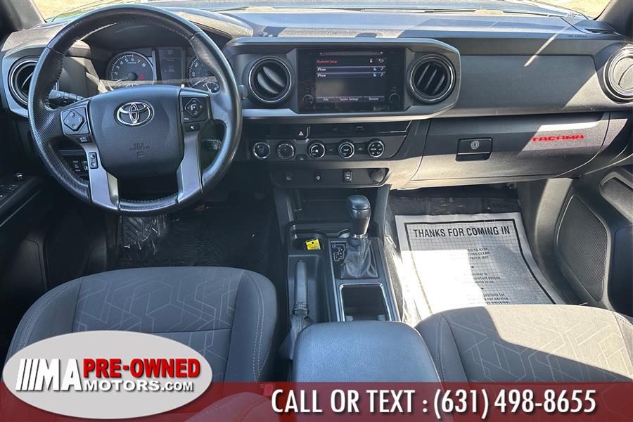 2017 Toyota Tacoma TRD Sport Double Cab 5'' Bed V photo