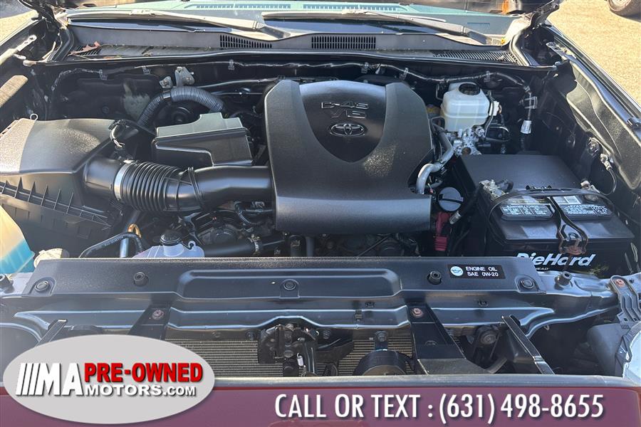 2017 Toyota Tacoma TRD Sport Double Cab 5'' Bed V photo