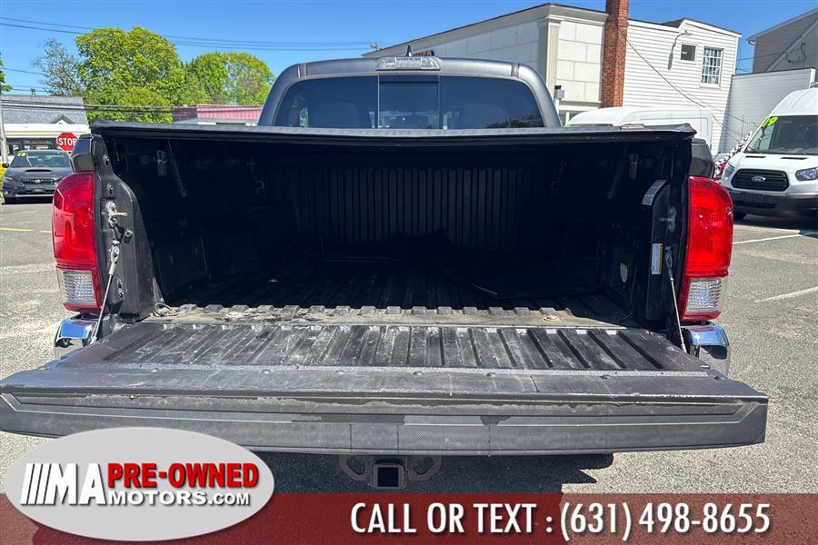 2017 Toyota Tacoma TRD Sport Double Cab 5'' Bed V photo