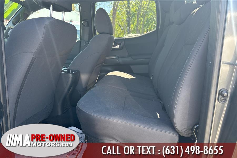2017 Toyota Tacoma TRD Sport Double Cab 5'' Bed V photo