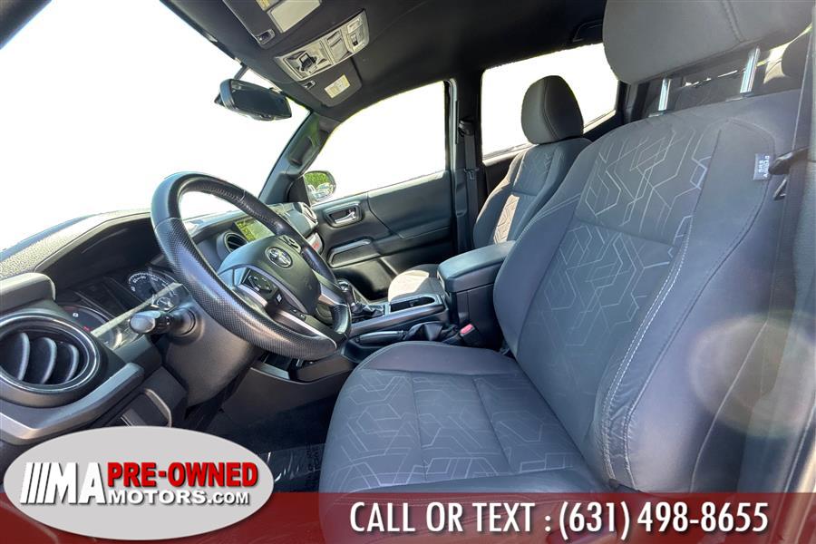 2017 Toyota Tacoma TRD Sport Double Cab 5'' Bed V photo