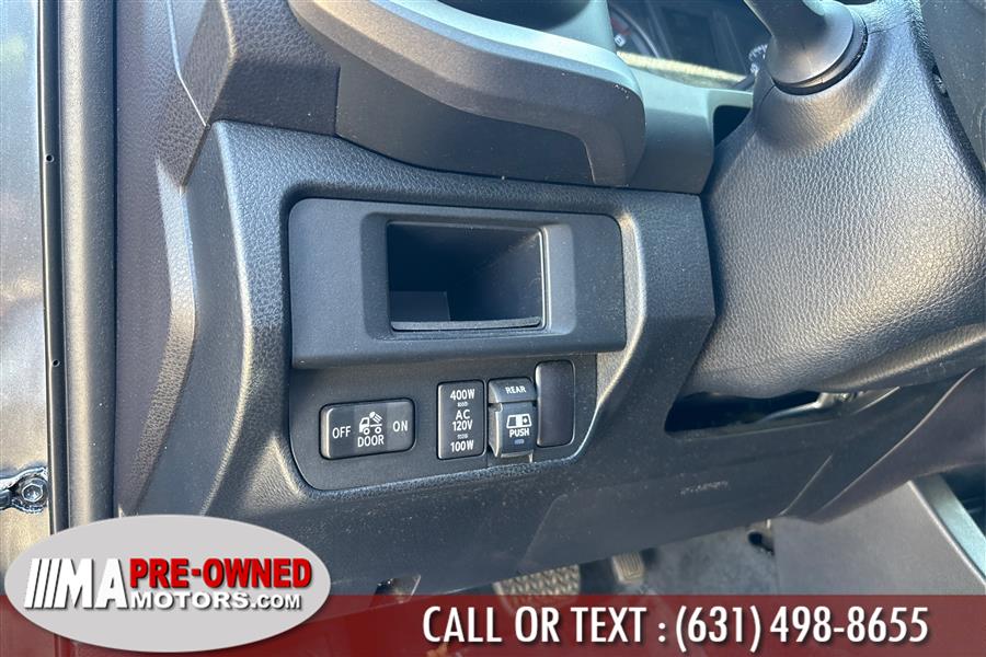 2017 Toyota Tacoma TRD Sport Double Cab 5'' Bed V photo
