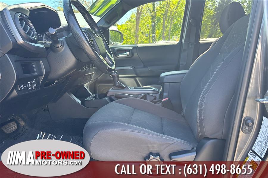 2017 Toyota Tacoma TRD Sport Double Cab 5'' Bed V photo