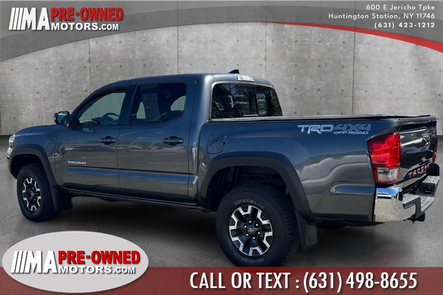 2017 Toyota Tacoma TRD Sport Double Cab 5'' Bed V photo
