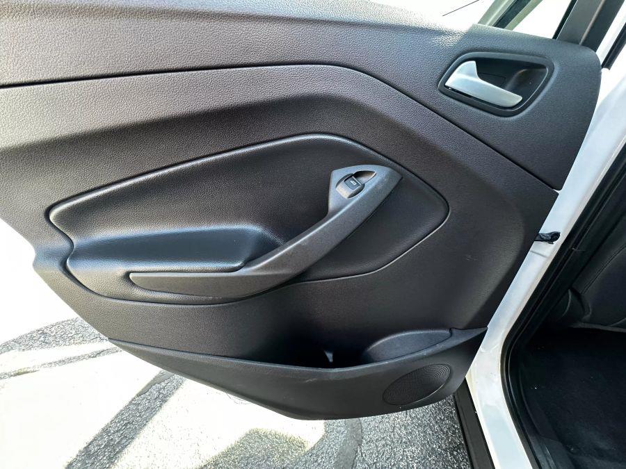 2018 Ford Escape SE Sport Utility 4D photo