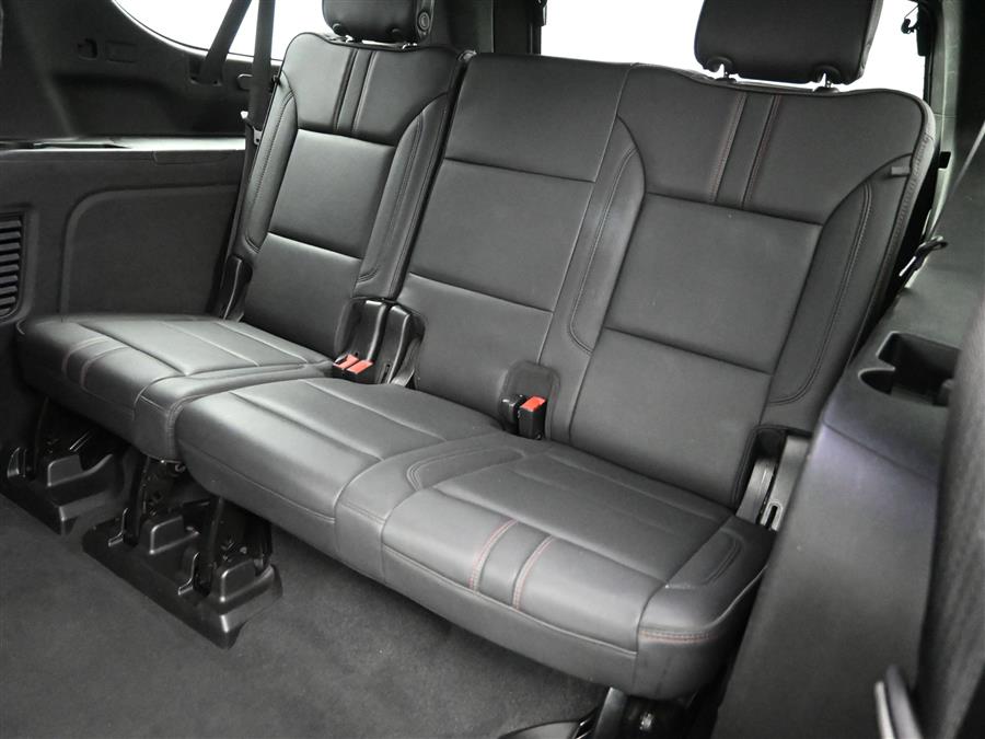 2021 Chevrolet Suburban RST photo