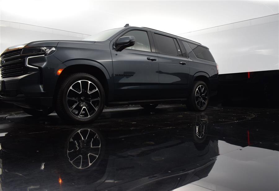2021 Chevrolet Suburban RST photo