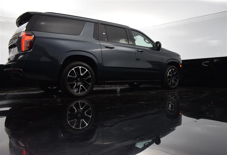 2021 Chevrolet Suburban RST photo