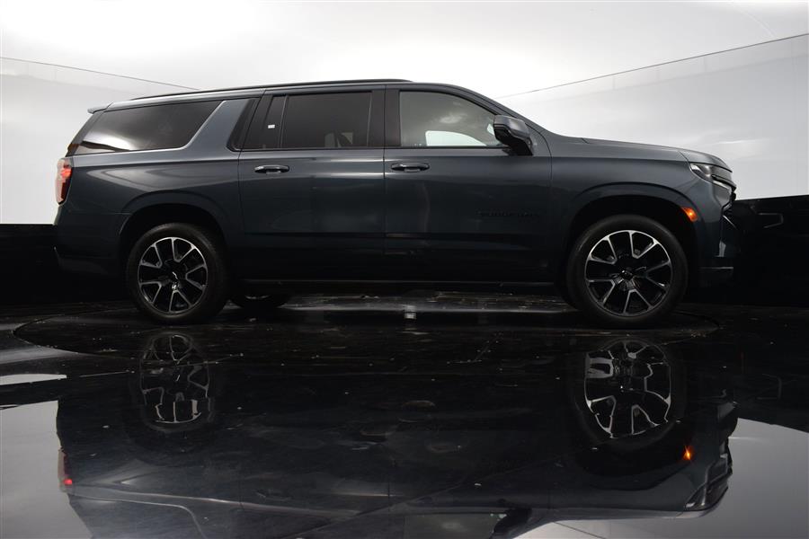 2021 Chevrolet Suburban RST photo