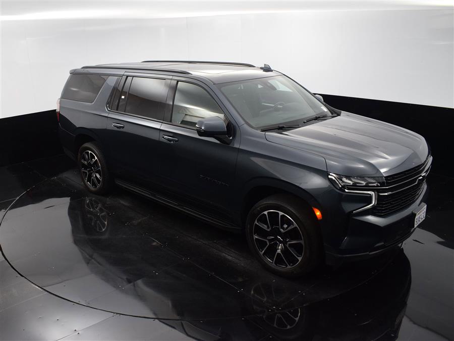 2021 Chevrolet Suburban RST photo
