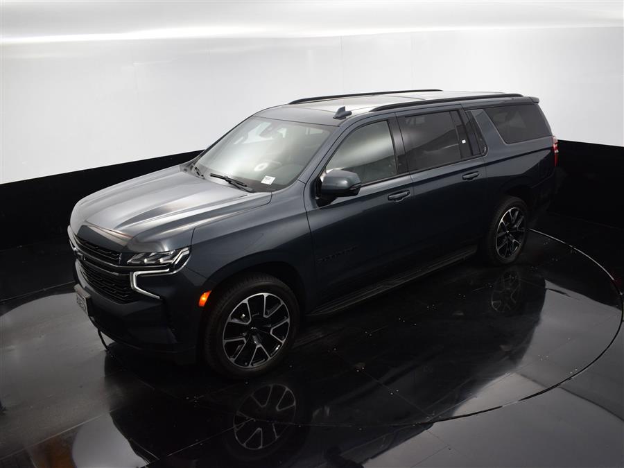 2021 Chevrolet Suburban RST photo
