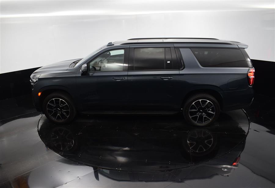 2021 Chevrolet Suburban RST photo