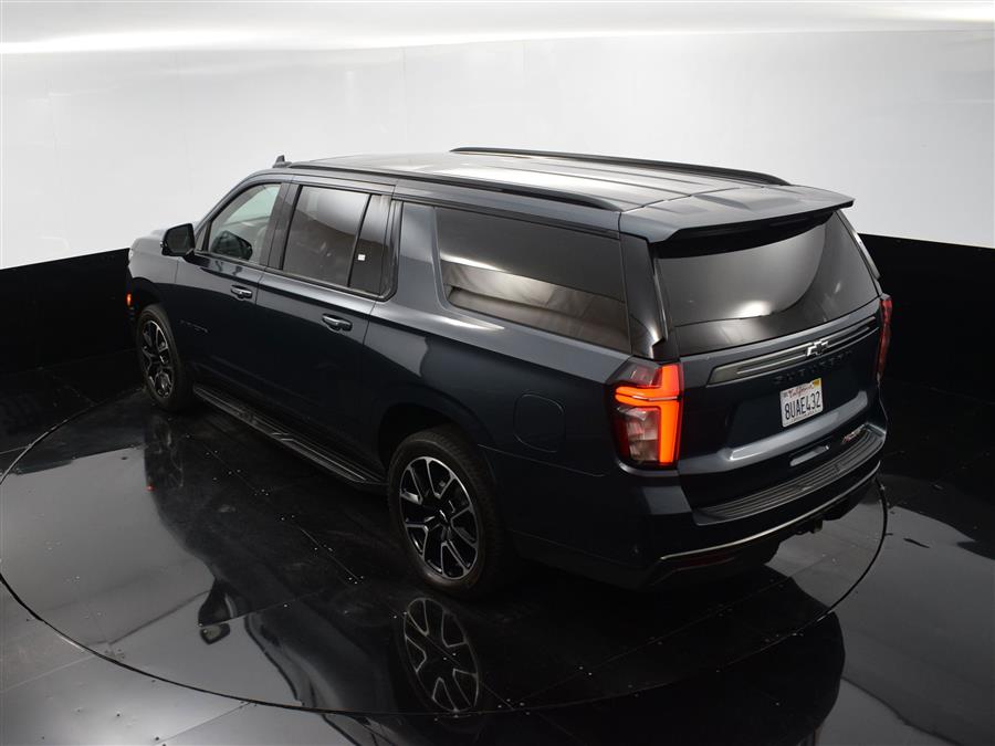 2021 Chevrolet Suburban RST photo