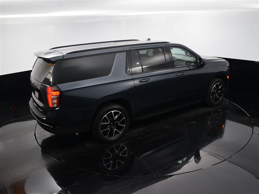 2021 Chevrolet Suburban RST photo