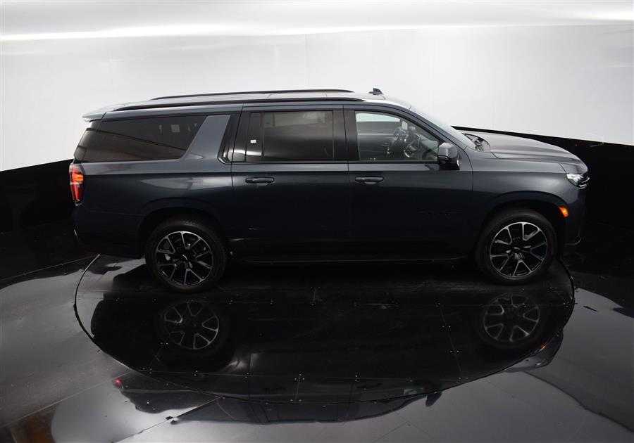 2021 Chevrolet Suburban RST photo