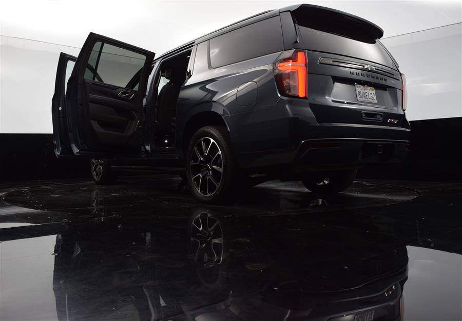 2021 Chevrolet Suburban RST photo