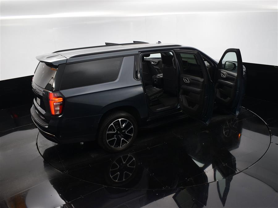 2021 Chevrolet Suburban RST photo