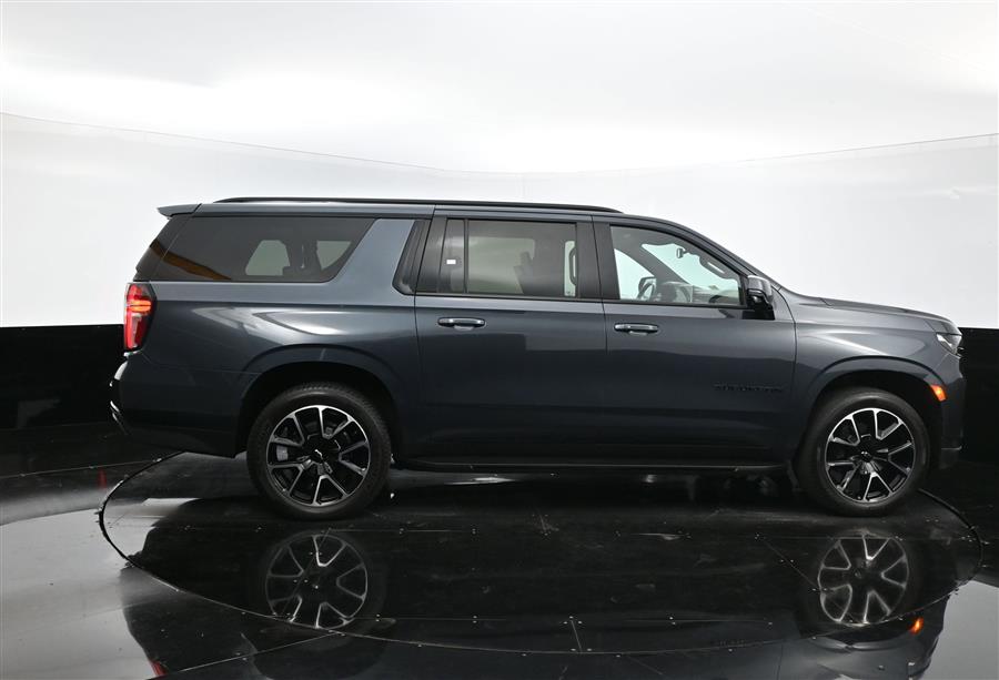 2021 Chevrolet Suburban RST photo
