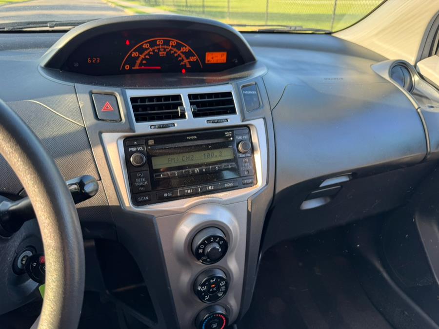 2010 Toyota Yaris photo