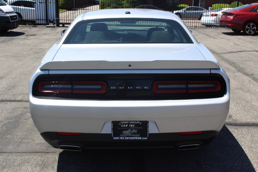 2020 Dodge Challenger SXT RWD photo