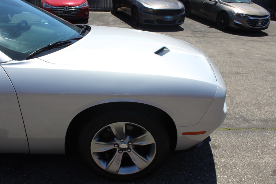 2020 Dodge Challenger SXT RWD photo