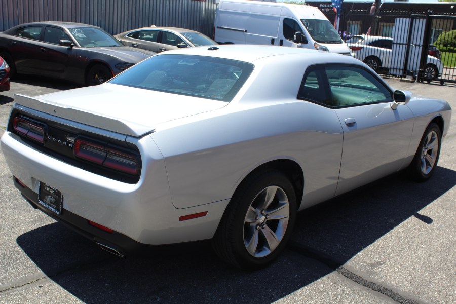 2020 Dodge Challenger SXT RWD photo