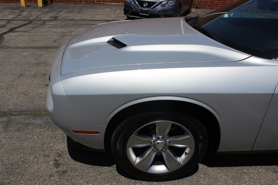 2020 Dodge Challenger SXT RWD photo