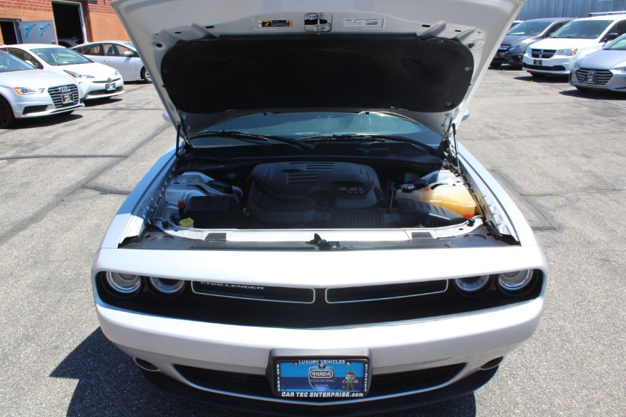 2020 Dodge Challenger SXT RWD photo