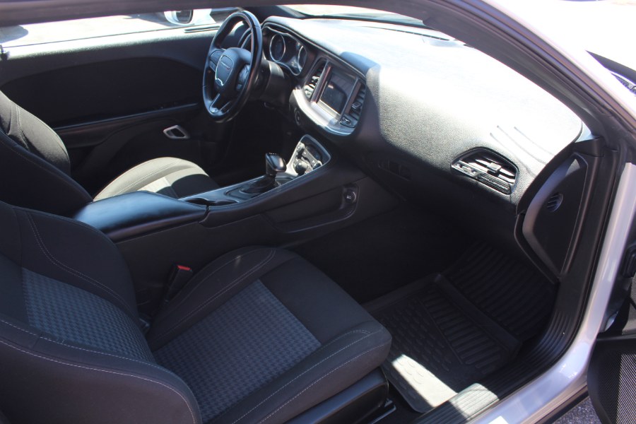 2020 Dodge Challenger SXT RWD photo