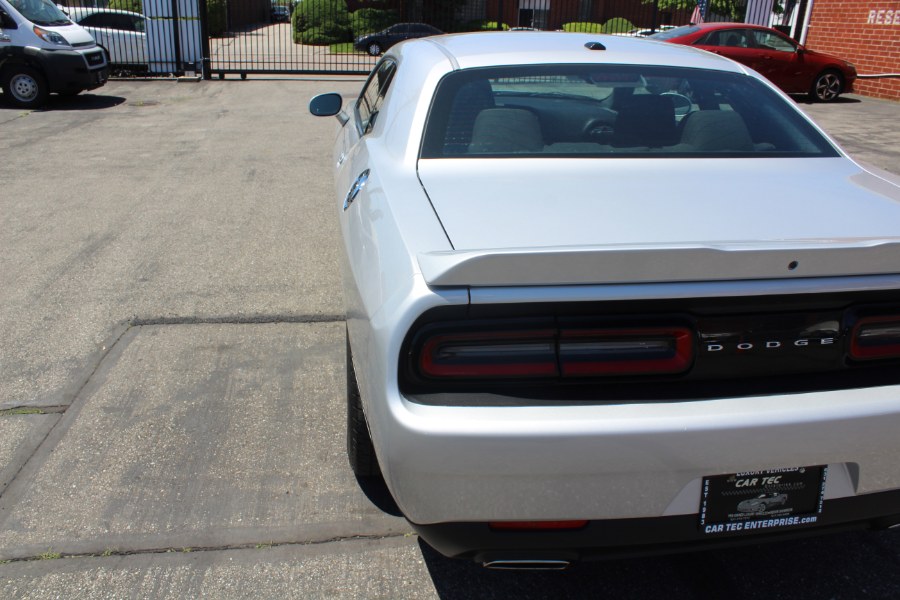 2020 Dodge Challenger SXT RWD photo
