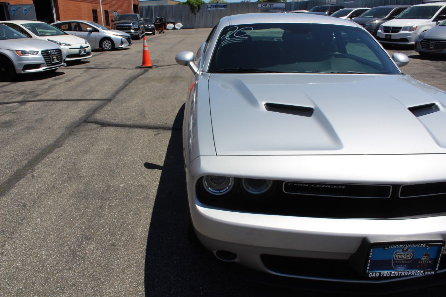 2020 Dodge Challenger SXT RWD photo