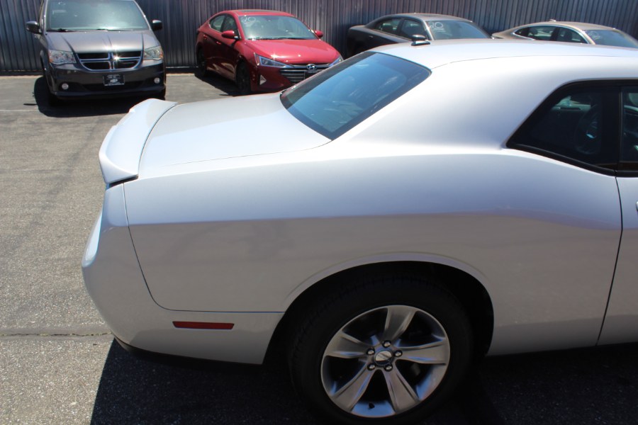 2020 Dodge Challenger SXT RWD photo