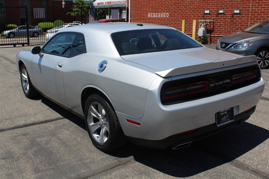2020 Dodge Challenger SXT RWD photo