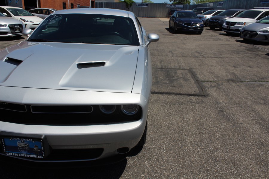 2020 Dodge Challenger SXT RWD photo