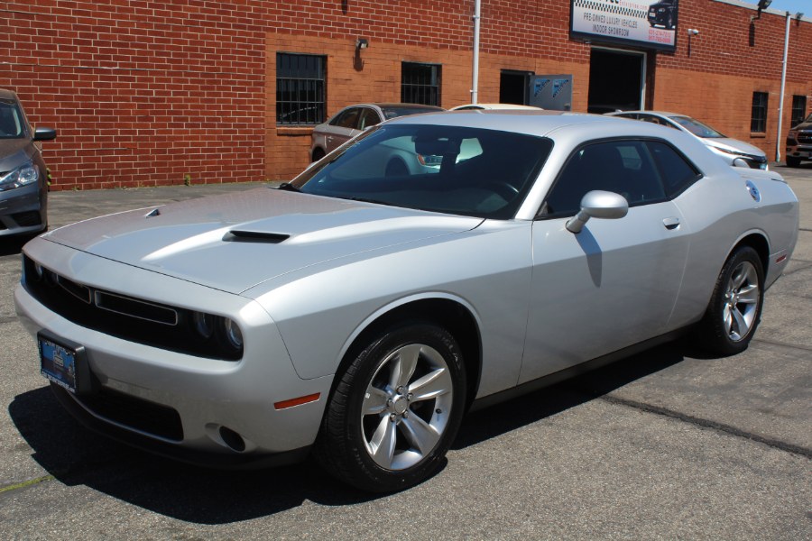 2020 Dodge Challenger SXT RWD photo