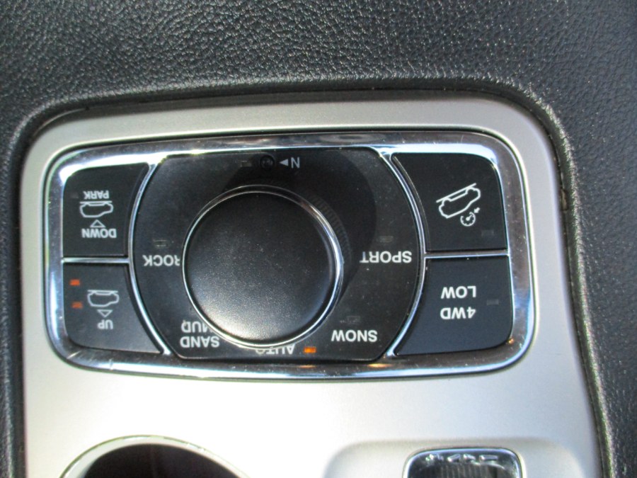 2011 Jeep Grand Cherokee Overland photo