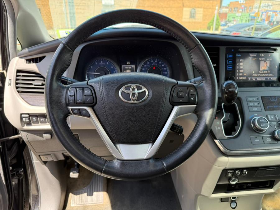 2015 Toyota Sienna 5dr 7-Pass Van XLE Premium AWD photo