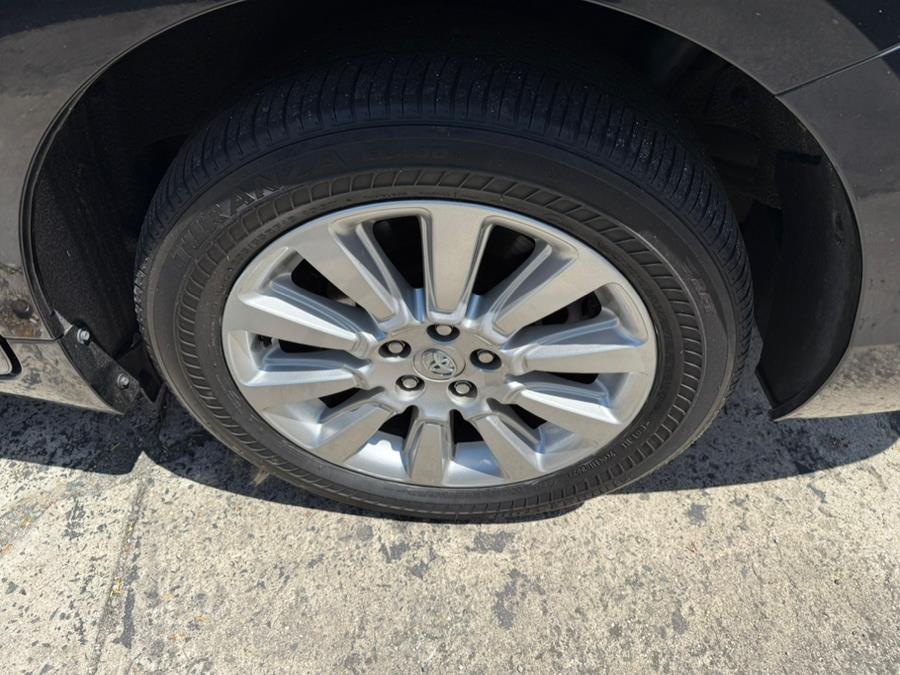 2015 Toyota Sienna 5dr 7-Pass Van XLE Premium AWD photo