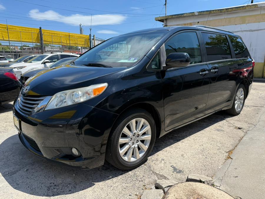 2015 Toyota Sienna 5dr 7-Pass Van XLE Premium AWD photo