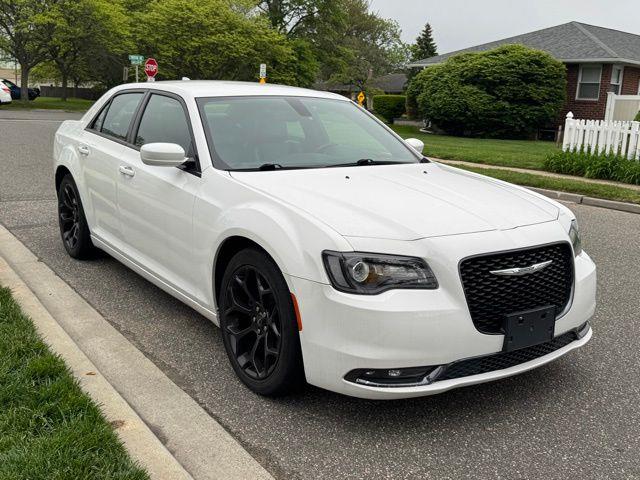 2019 Chrysler 300 S photo