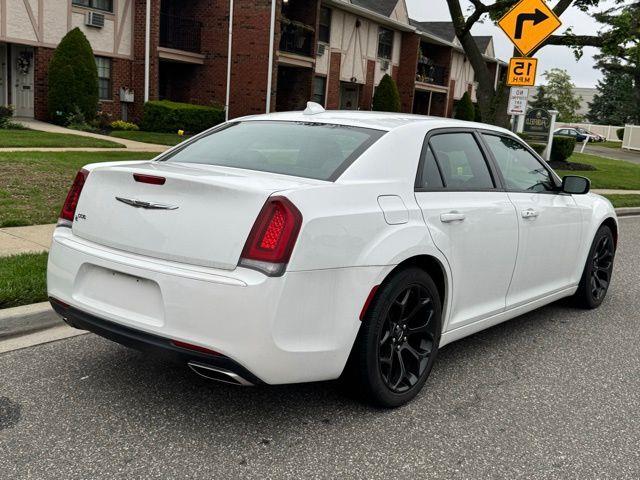 2019 Chrysler 300 S photo