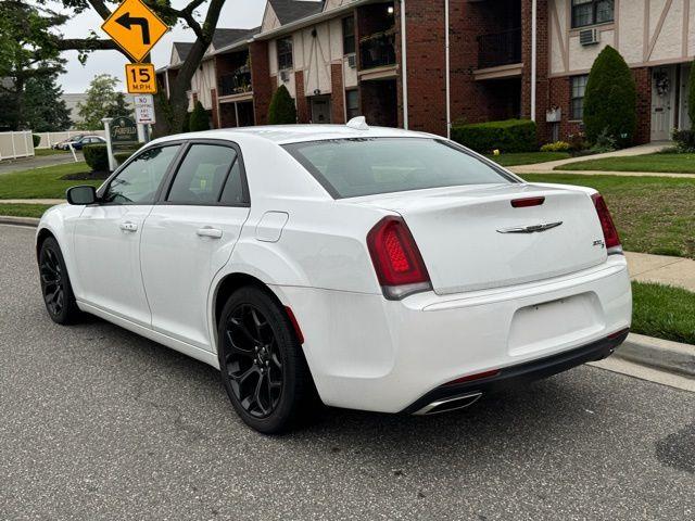 2019 Chrysler 300 S photo
