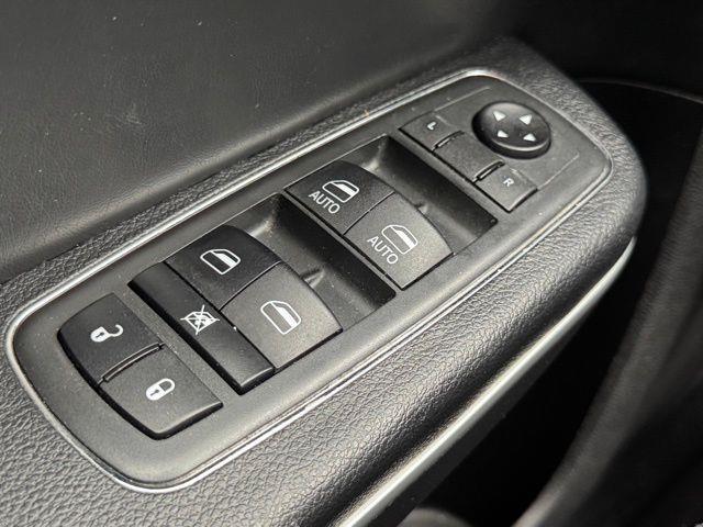 2019 Chrysler 300 S photo