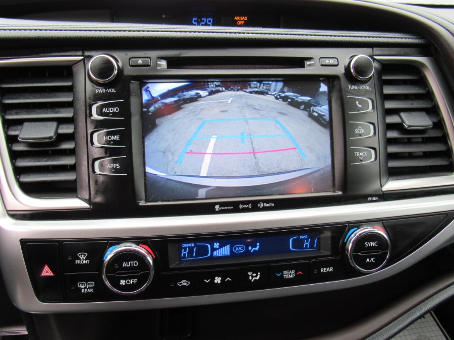 2016 Toyota Highlander LE Plus photo
