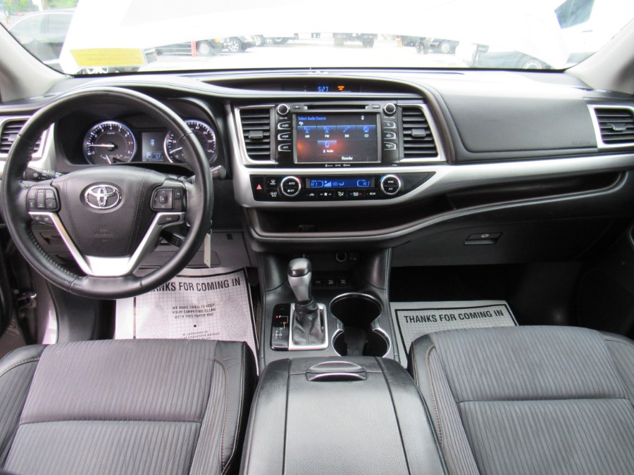 2016 Toyota Highlander LE Plus photo