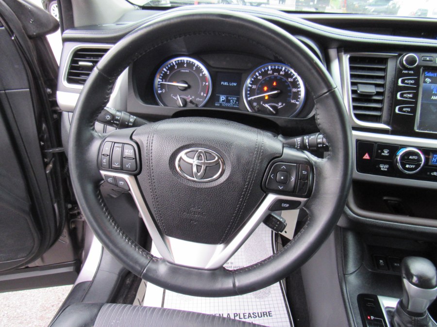 2016 Toyota Highlander LE Plus photo