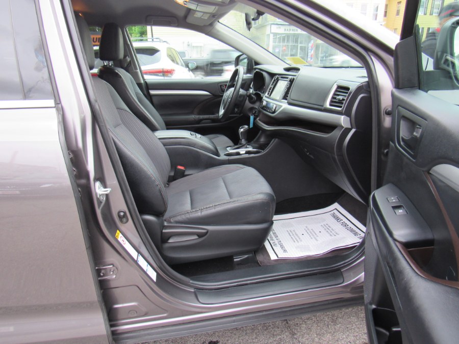 2016 Toyota Highlander LE Plus photo