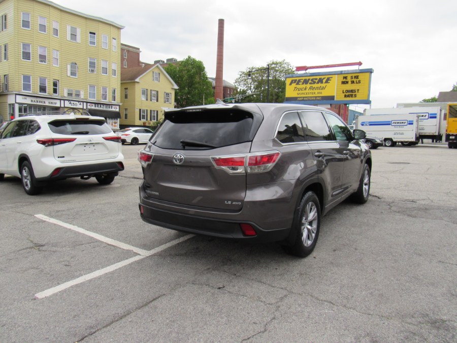 2016 Toyota Highlander LE Plus photo