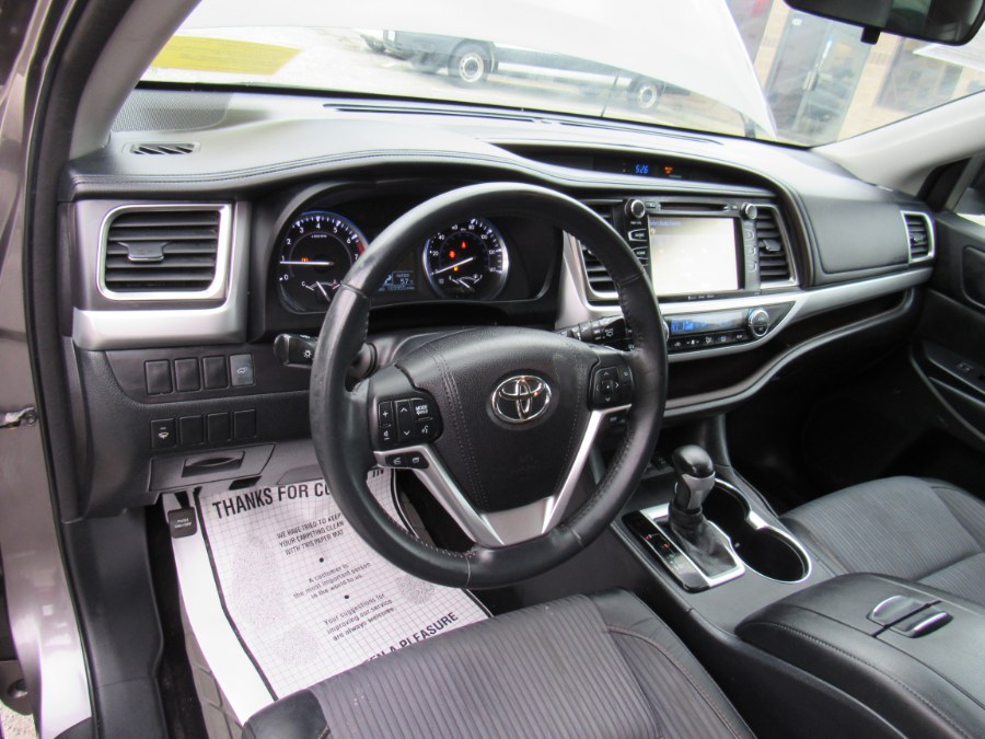 2016 Toyota Highlander LE Plus photo